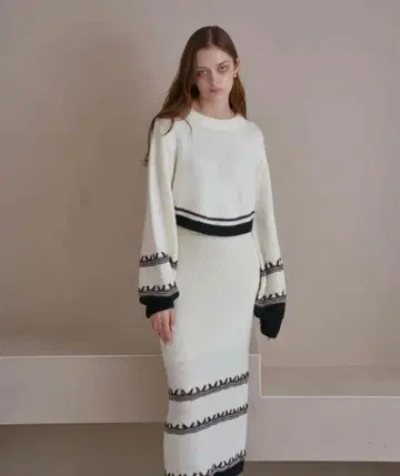 피누에 스티치 라인 니트 셋업 화이트