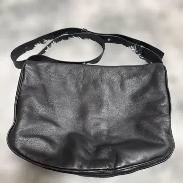 ear 가죽 숄더백