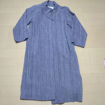 아키히코 이즈카 실크 80% 롱 코트