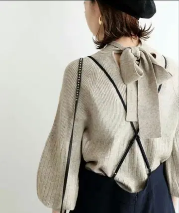 리본 포함 그레이 긴팔 니트