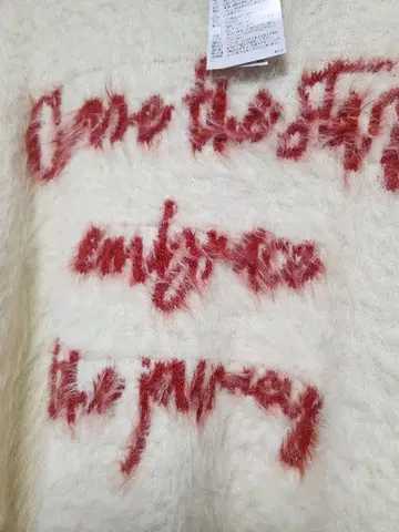 ABI TOKYO 복슬복슬 소재 아이보리/레드 긴팔 스웨터