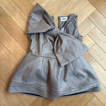 Bibiy. 비비 리본 탑 슬리브리스 리본 블라우스