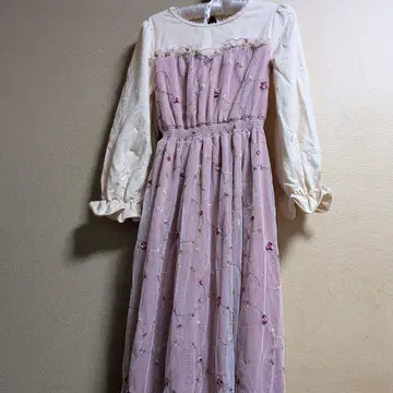 새상품 엑시즈팜 포에틱 자수 핑크 긴팔 원피스