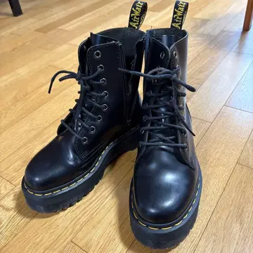 닥터마틴 8홀 부츠