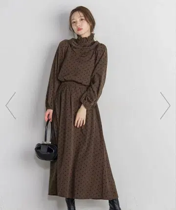 [ queens court ] 브라운 도트 무늬 맥시 원피스