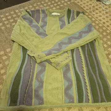 그린 계열 스트라이프 케이블 니트 스웨터