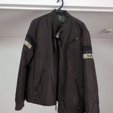 Quiksilver 다크 브라운 다운 자켓
