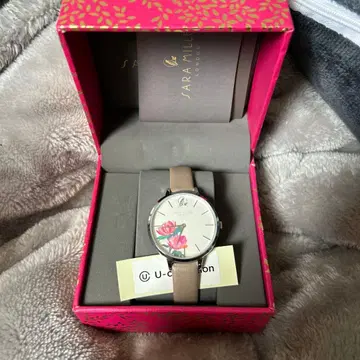 SARA MILLER 플라워 모티브 시계