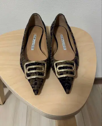 PELLICO 네이비 스웨이드 플랫슈즈 (한 번 시착만 한 새 상품)