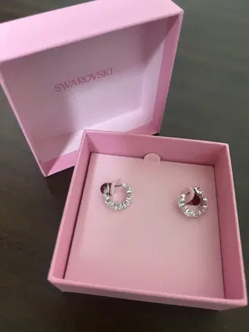 Swarovski 크리스탈 후프 귀걸이