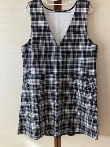 슬리브리스 체크 무늬 원피스