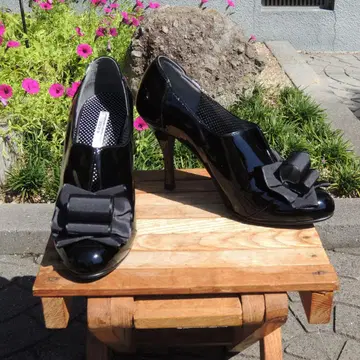 세븐일레븐 서티 에나멜 펌프스 리본 포함