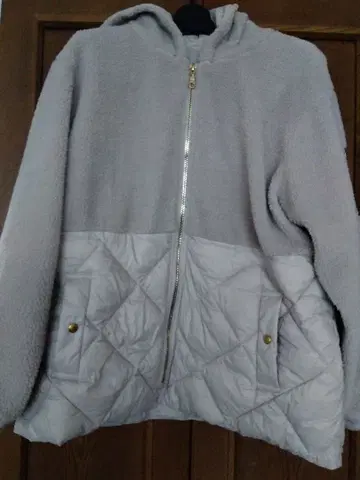 플리스 퀼팅 후드 부착 아우터 베이지