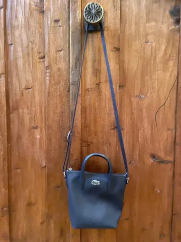 Lacoste 숄더백 네이비 컬러 새상품급
