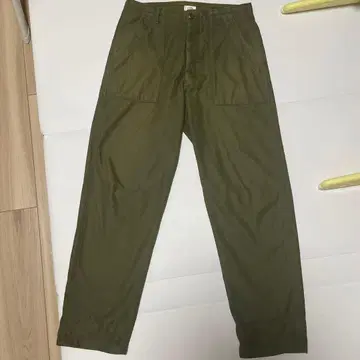 CIOTA 수빈 코튼 백 새틴 베이커 팬츠