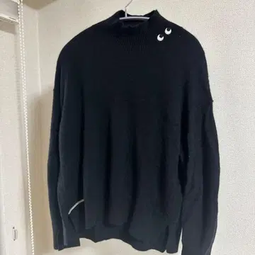 ANYA HINDMARCH UNIQLO 하이넥 스웨터