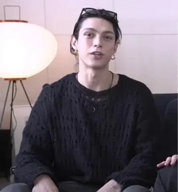 [ BEAMS ] 3게이지 크로셰 크루넥 니트 모건 클로드 착용