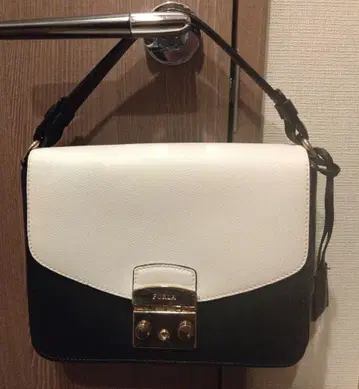 [ 직영점 구매 ] 훌라/메트로폴리스/바이컬러 숄더백 FURLA 가죽