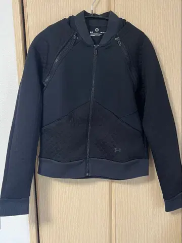정가 15000엔 정도 UNDER ARMOUR 블루종 2way 블랙