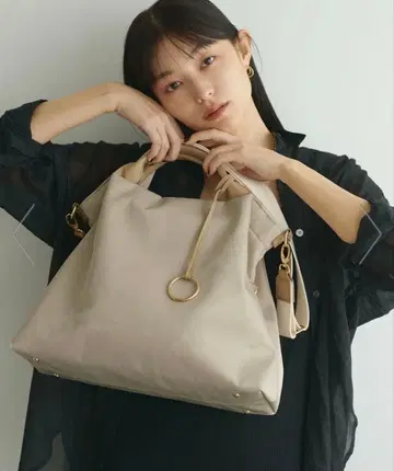 베이지 토트백 합성 피혁