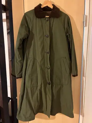 올리브 그린 롱 코트
