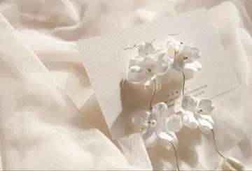 화이트 플라워와 펄 귀찌