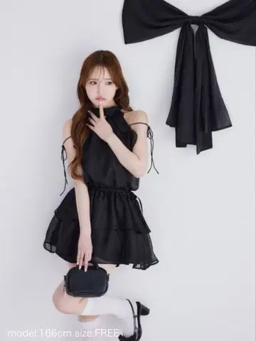 블랙 프릴 슬리브리스 원피스