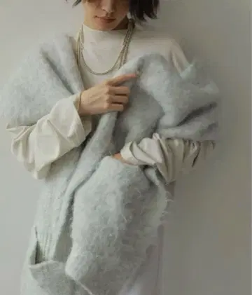 ETRE TOKYO 헤어리 롱 스톨 라이트 그레이 포켓 부착