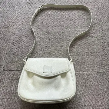 니나리치 화이트 가죽 숄더백