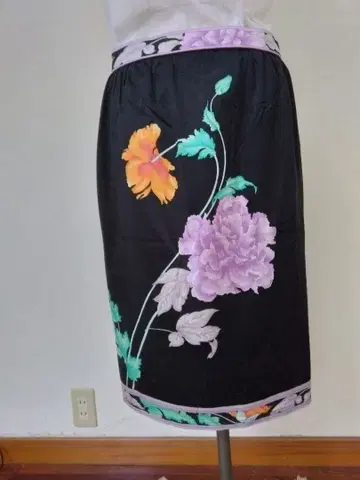 LEONARD 꽃무늬 타이트 스커트 블랙