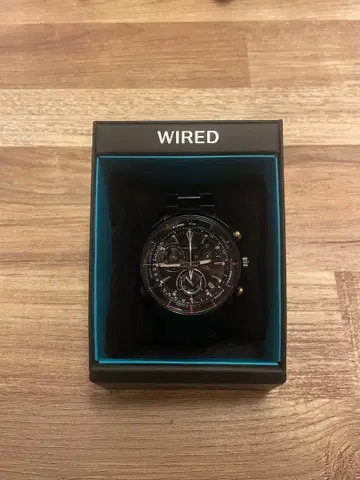 WIRED 블랙 크로노그래프 시계