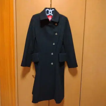 블랙 롱 코트 특별한 버튼 포함