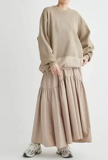 emmi 풀오버와 캉캉 스커트 셋업