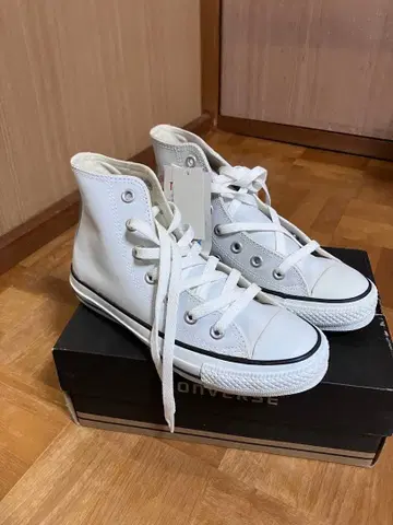 가죽 천연 가죽 새상품 컨버스 화이트 22.5cm 하이컷 배송비 포함