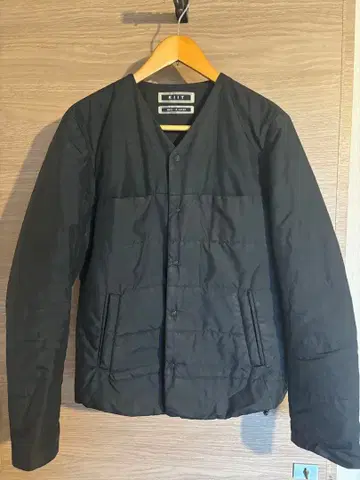 KIIT 블랙 퀼팅 자켓