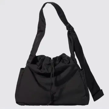 유니클로C 소프트 퍼피 숄더백 (블랙)