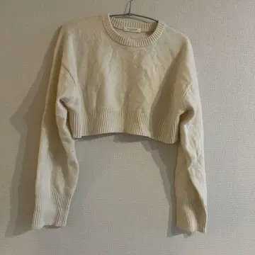 MACPHEE 아이보리 숏 기장 스웨터