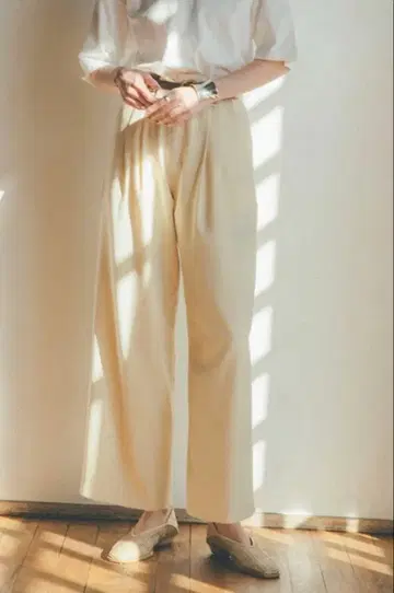 CLANE BASIC TUCK PANTS