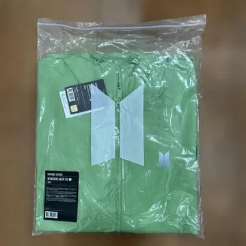 BTS VINTAGE RETRO WINDBREAKER JIN 모델