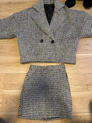 그레이 계열 트위드풍 셋업