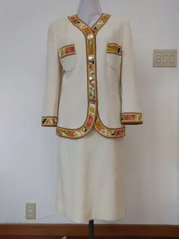 아이보리 자수 자켓 스커트 셋업