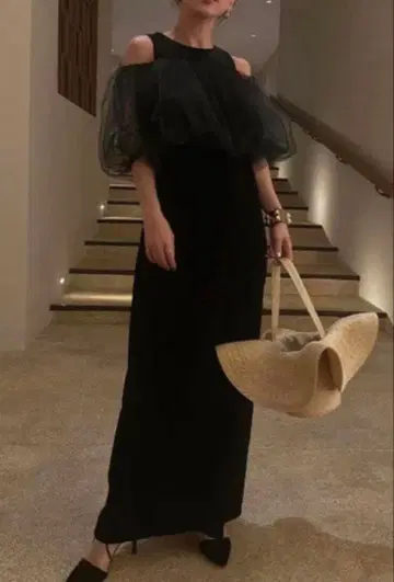 AMERI UND MANY WAY BALLOON VEIL DRESS