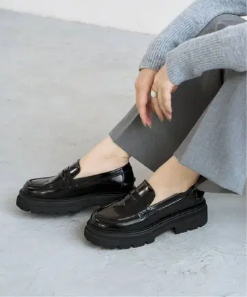 르 탈롱 아츠조코 몰드 로퍼