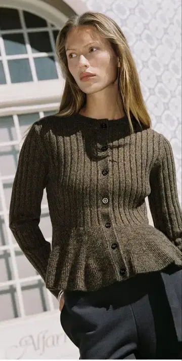 ZARA 새상품급 페플럼 리브 니트 가디건