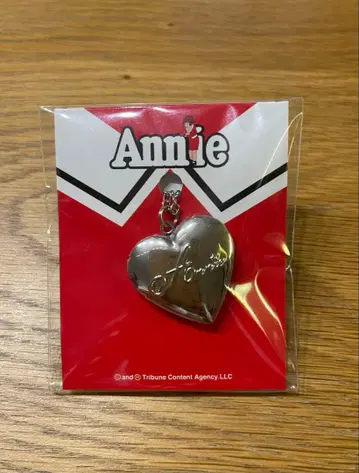 Annie 하트형 로켓 펜던트