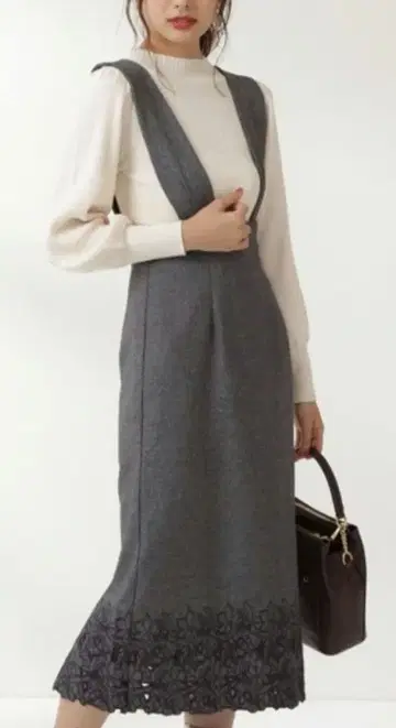 컨디션 최상 프로포션 바디 드레싱 자수 타이트 점프 스커트 그레이