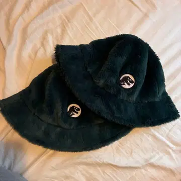 USJ 다크 그린 인조 모피 모자 2개 세트
