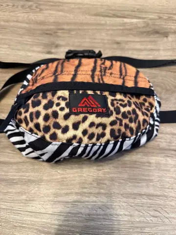 GREGORY 바디백 트라 레오파드 무늬
