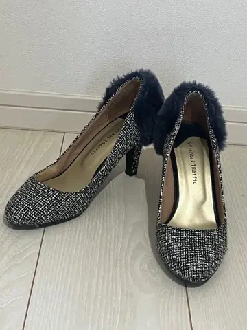 퍼 달린 트위드풍 하이힐