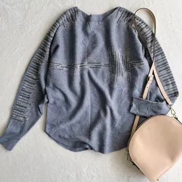 케이.쓰리 큐빅 장식 니트 스웨터 엘레강트 루즈핏 M L